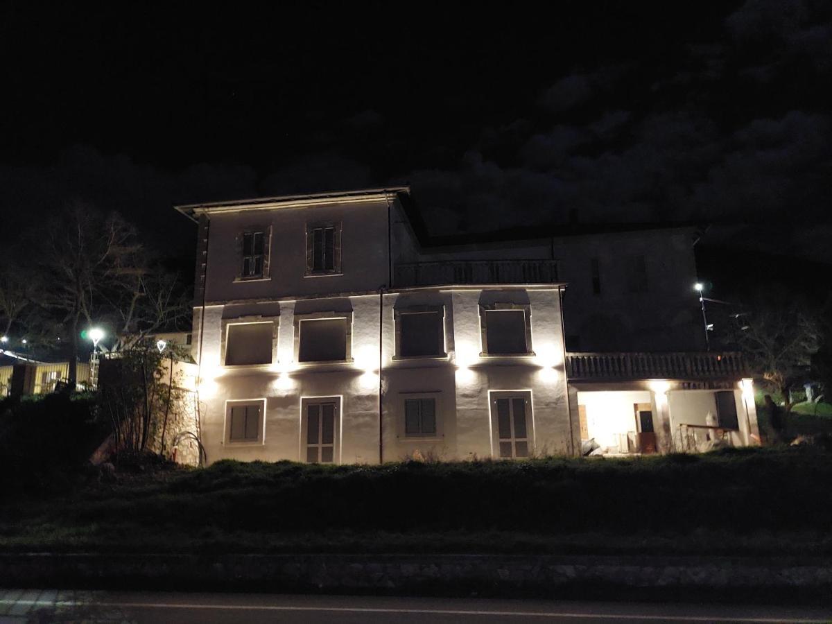 La Casa Del Mago Camere E Appartamenti Pissignano Eksteriør bilde